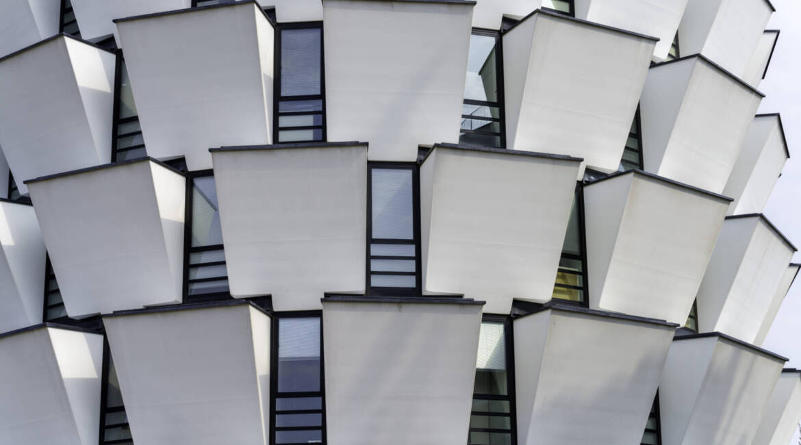 Who Really Applies the Market Approach in Business Valuation — and How?